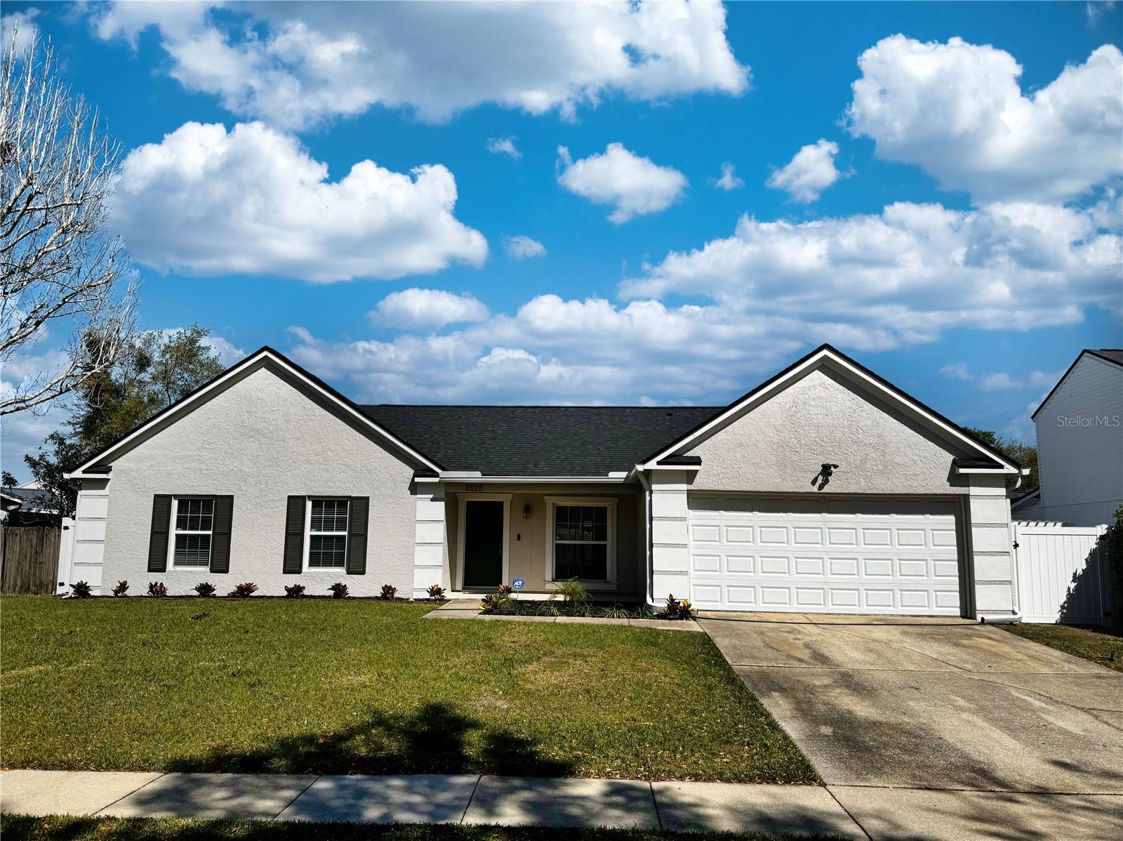 8525 Suburban Dr Property Photo