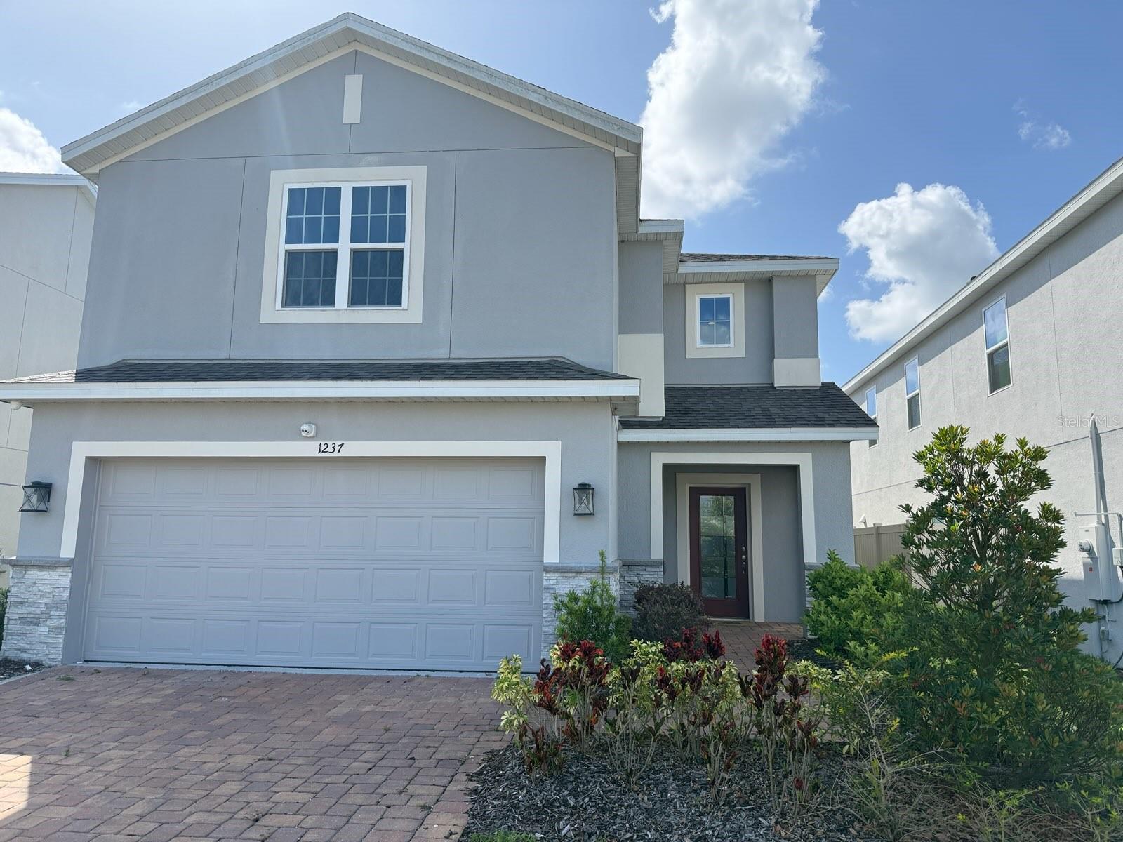 1237 Regal King Dr Property Photo 2