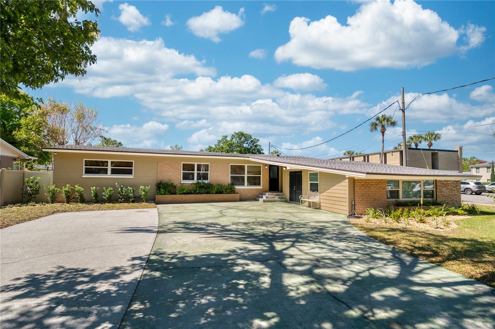 636 N Rio Grande Ave Property Photo