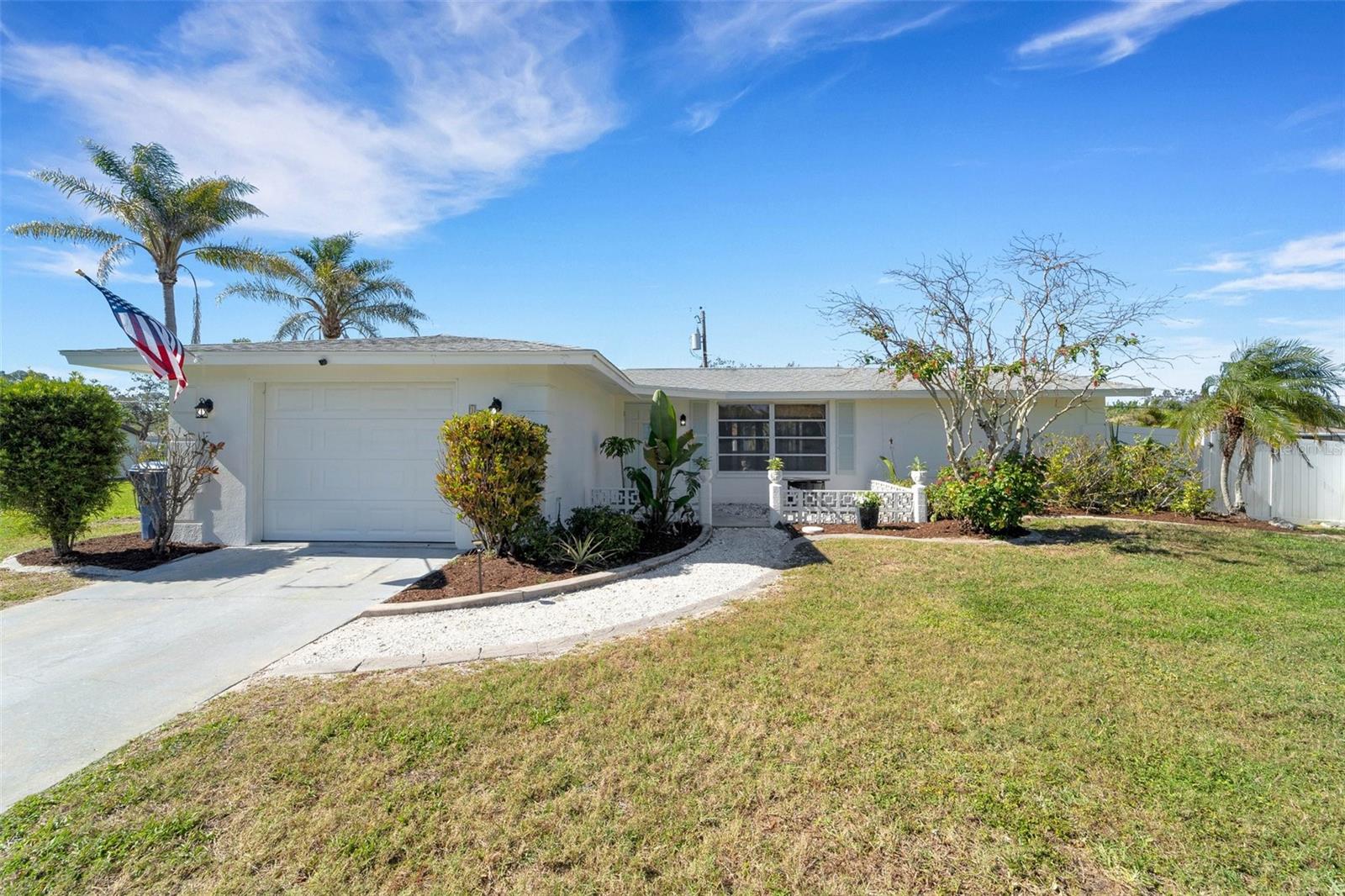 1136 Flamingo Rd Property Photo 1