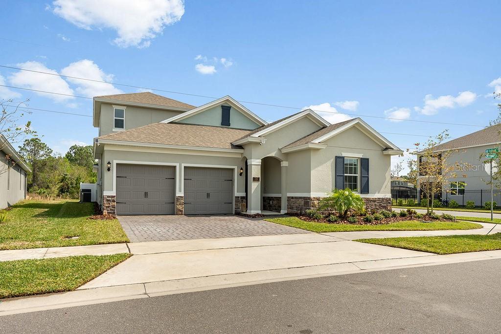 737 Hyperion Dr Property Photo