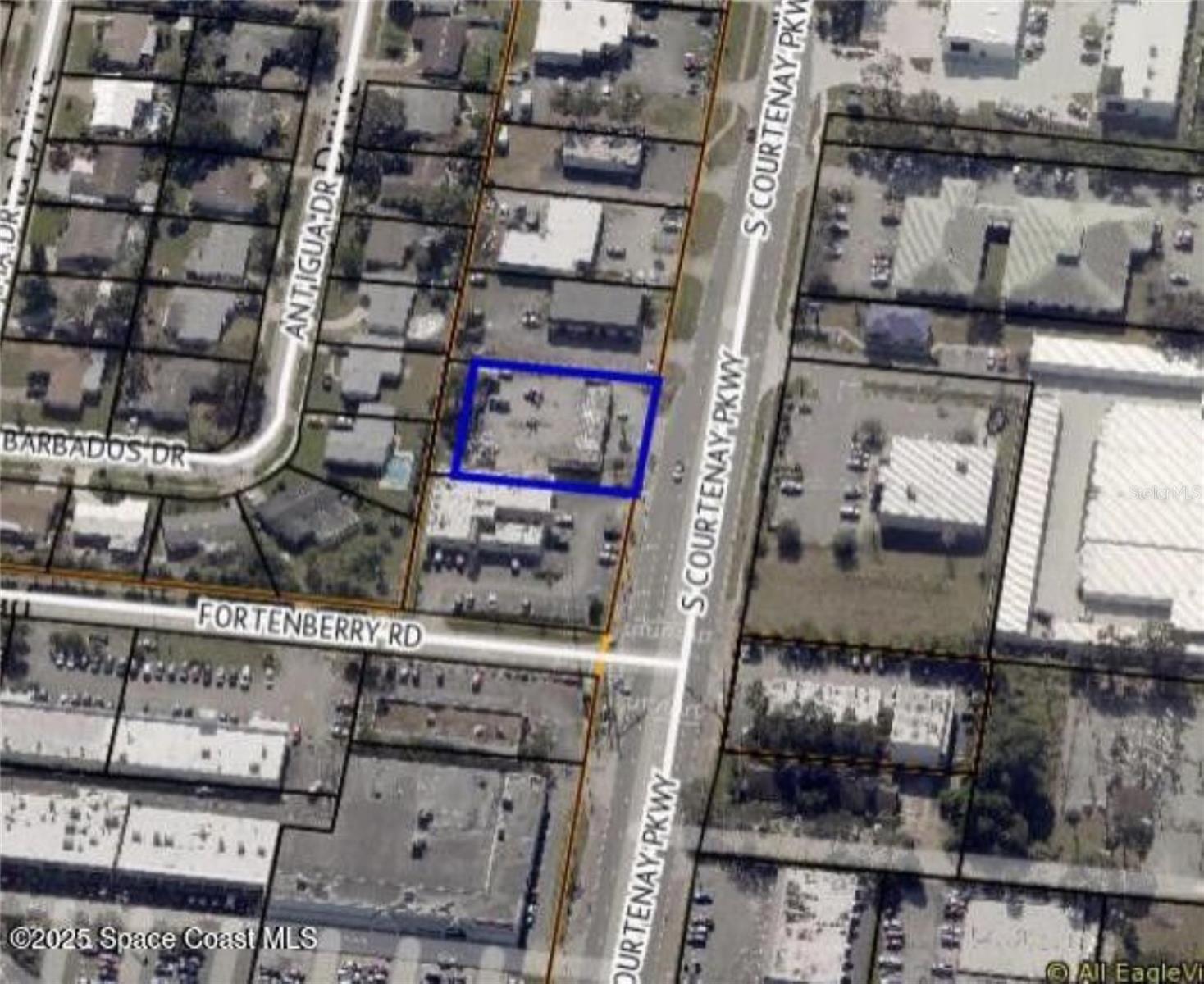 226 S Courtenay Pkwy Property Photo 2