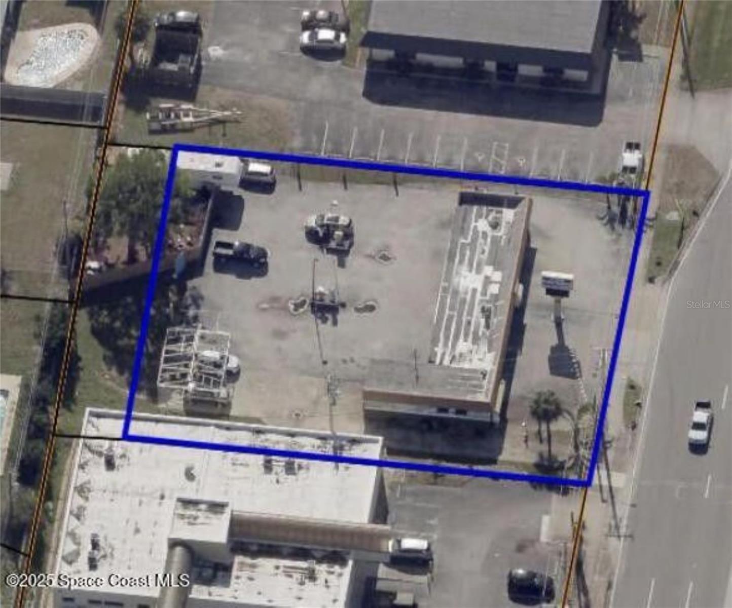 226 S Courtenay Pkwy Property Photo 3