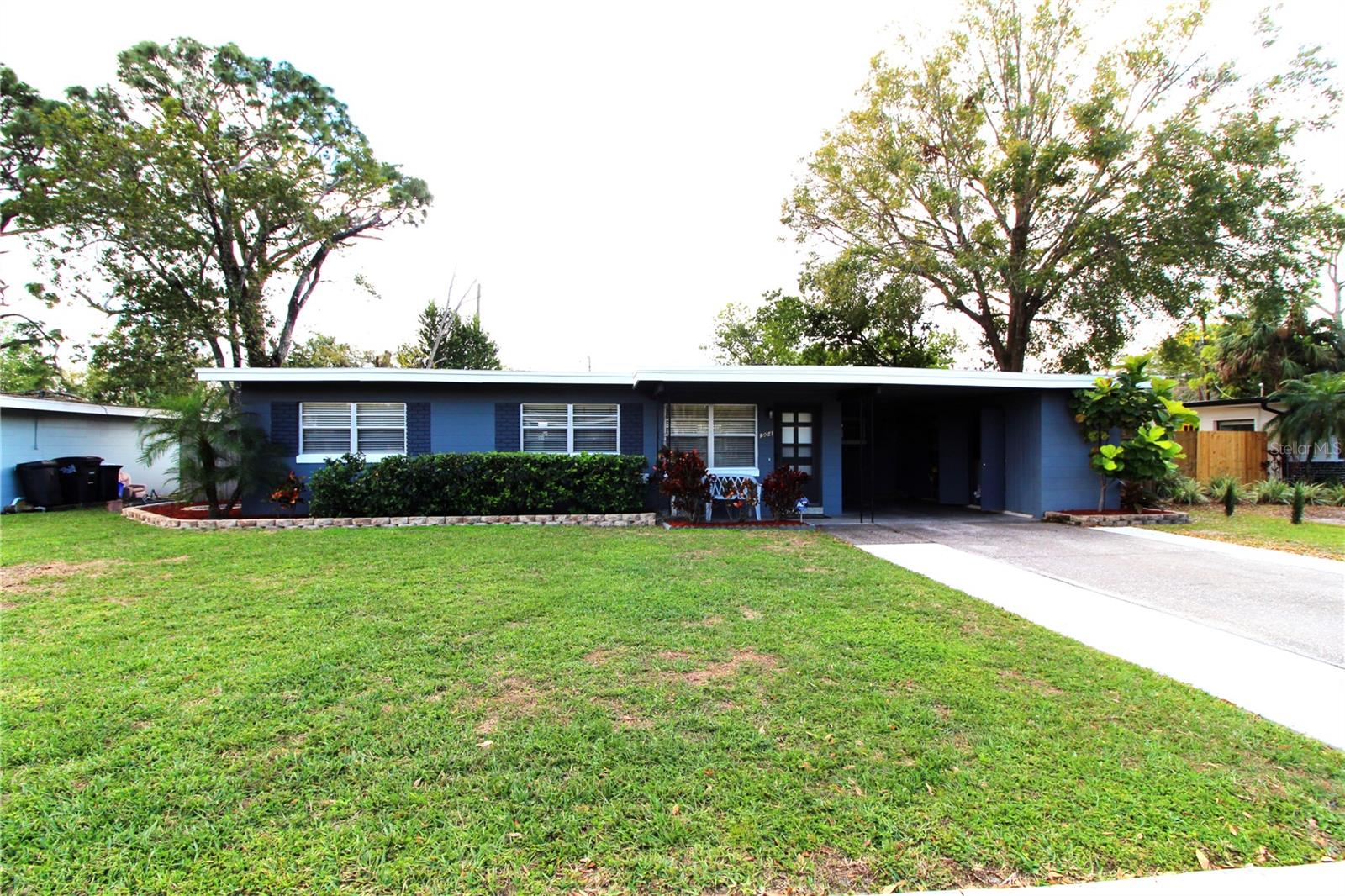 904 Crestwood Ln Property Photo