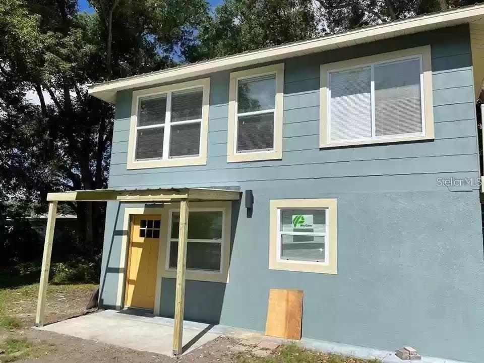 810 8th St Property Photo 2
