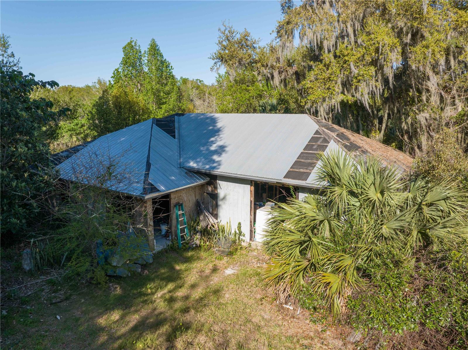 372 Carpenter Ave Property Photo