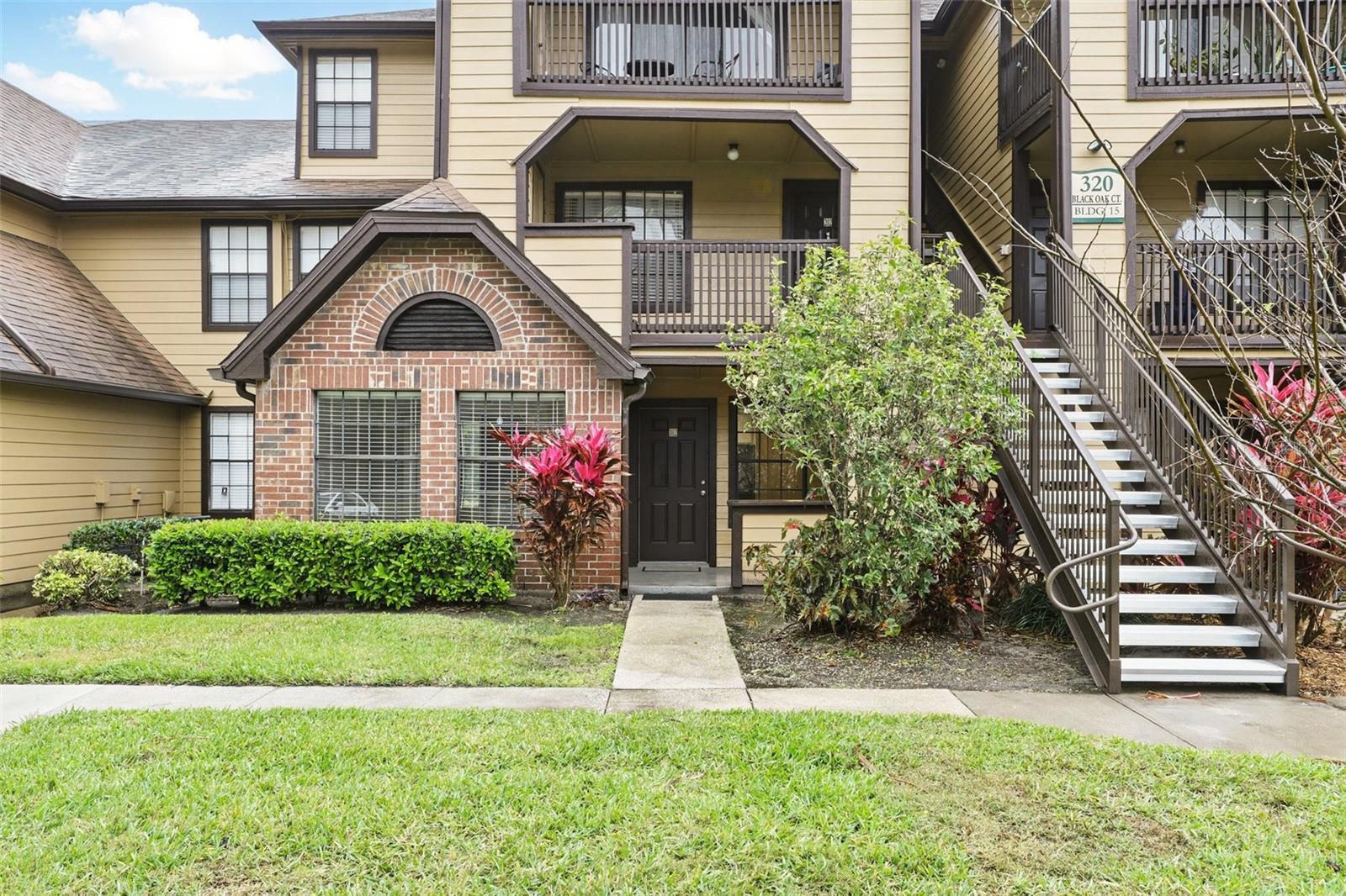 320 Black Oak Ct #102 Property Photo