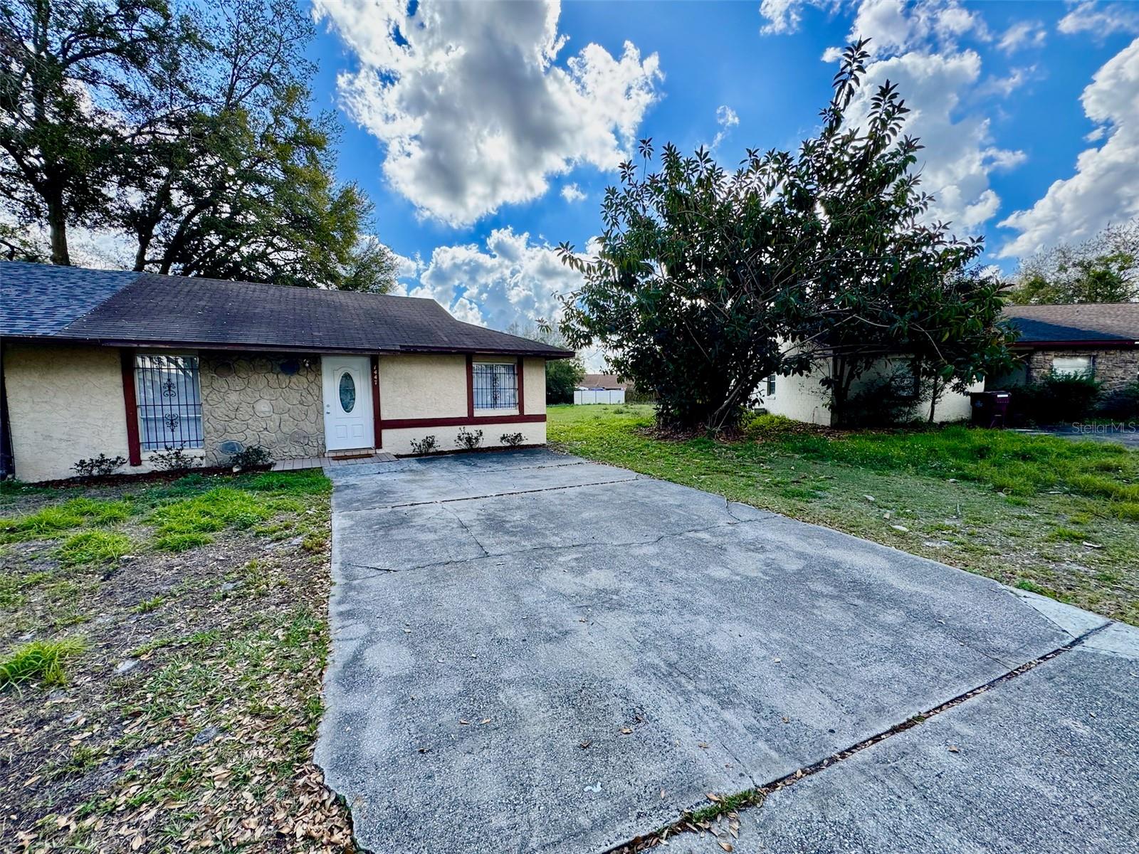 1447 Candlewyck Dr Property Photo