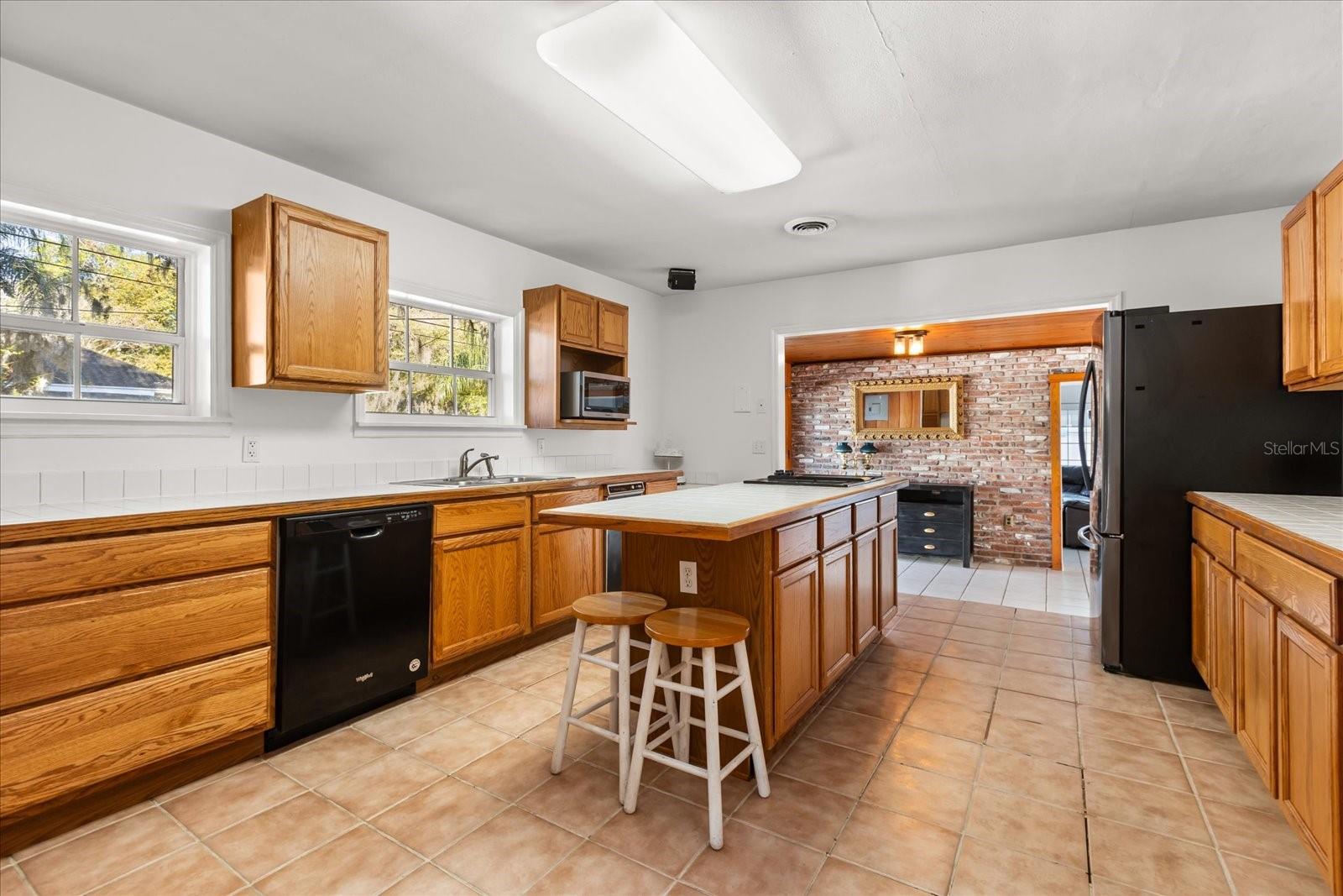 1303 E Central Blvd Property Photo 11