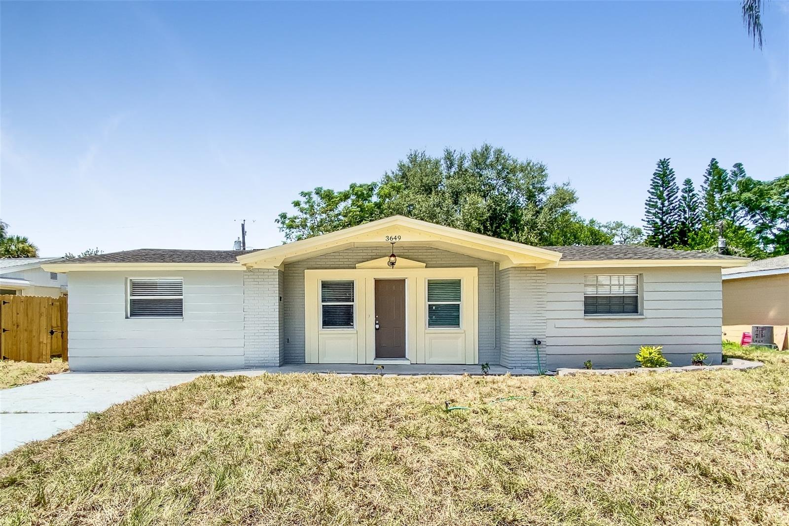 3649 Devonshire Dr Property Photo