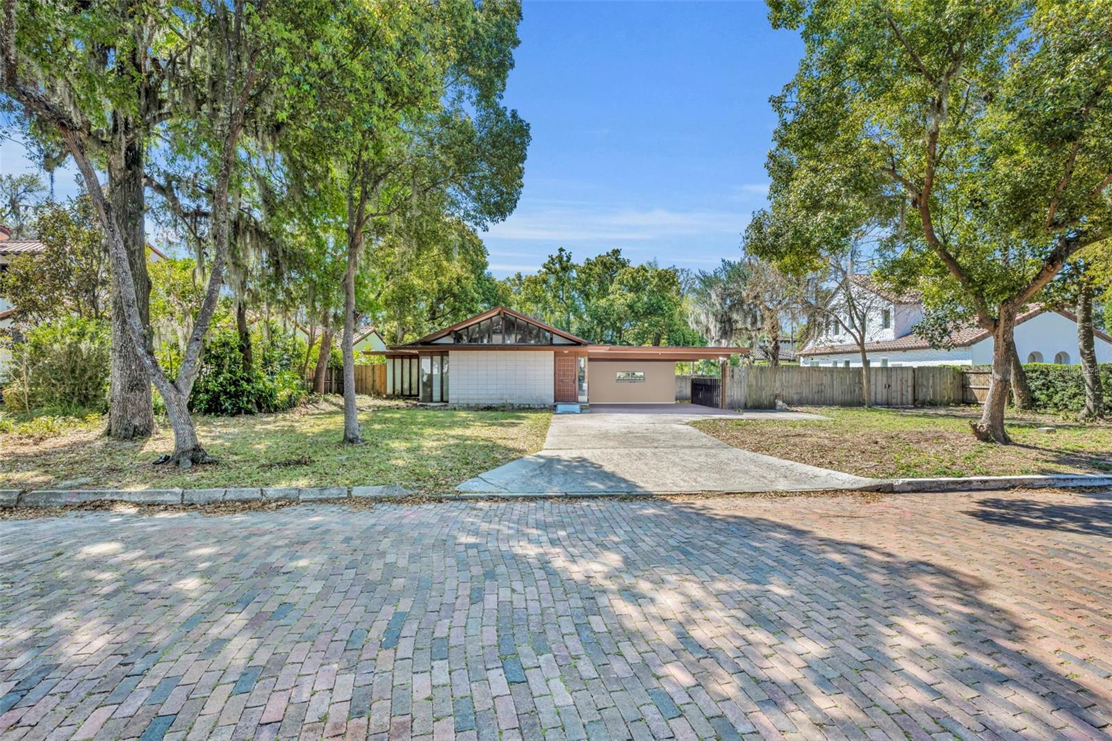 1560 Lakehurst Ave Property Photo