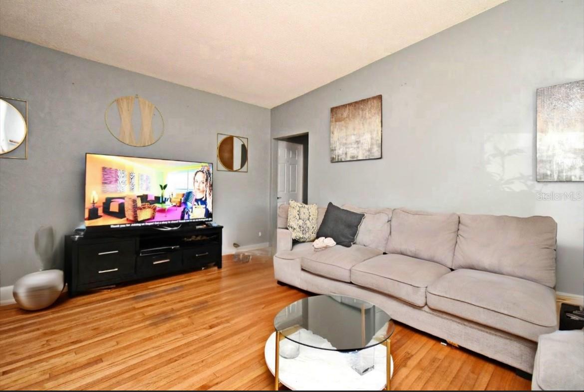 822 State Ave Property Photo 10