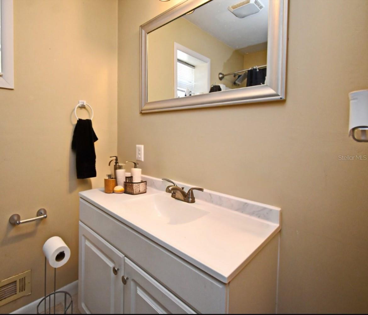 822 State Ave Property Photo 22