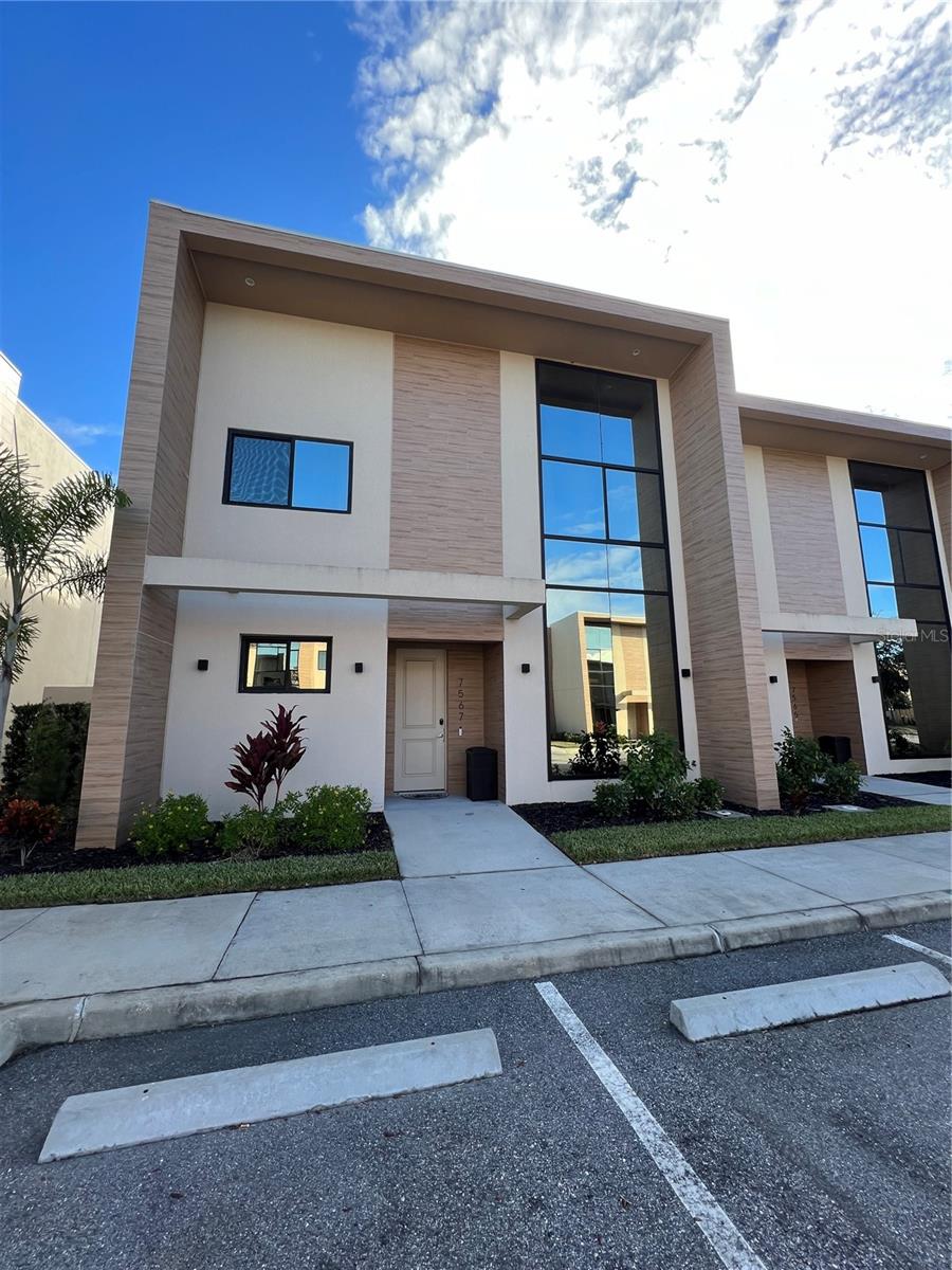 7465 BLEECKER LN