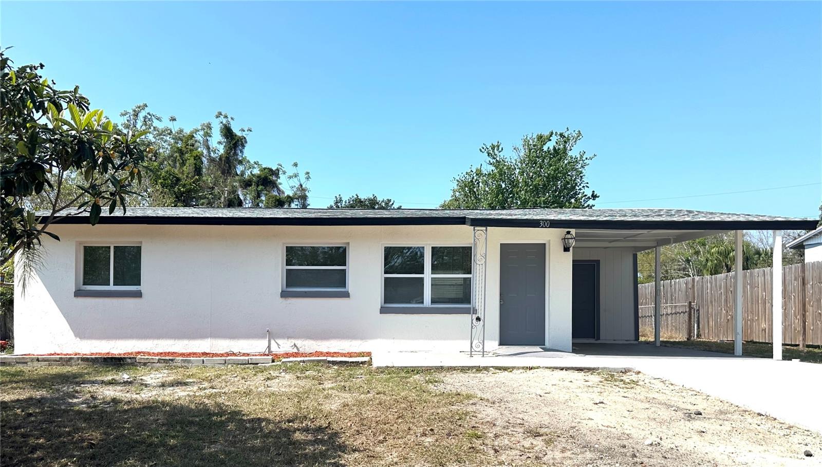 300 S Aurora Dr Property Photo