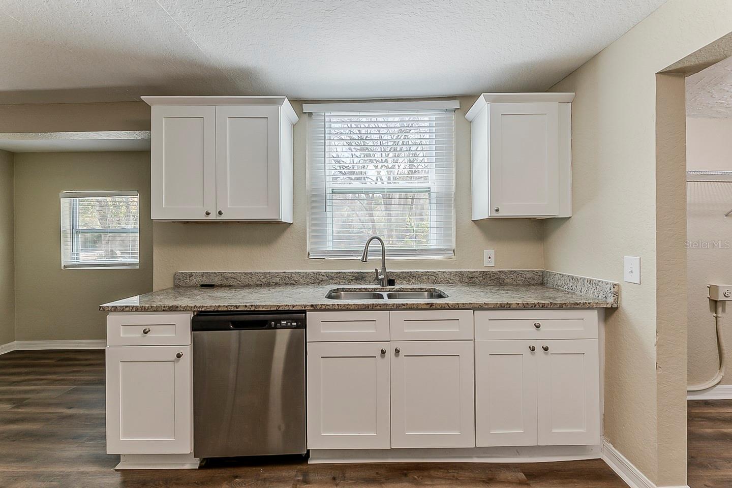 1306 Shepherd Ave Property Photo 8