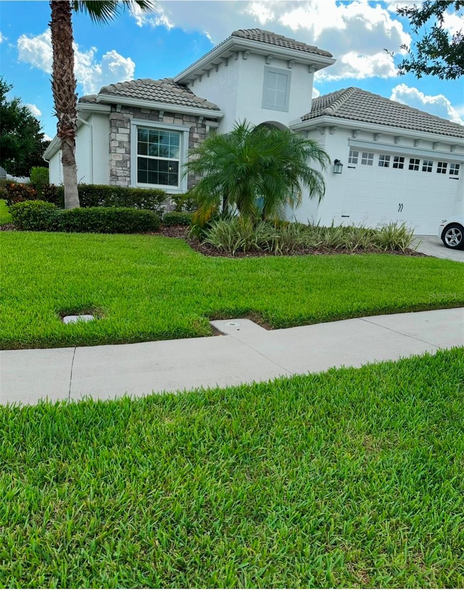 1424 Clubman Dr Property Photo