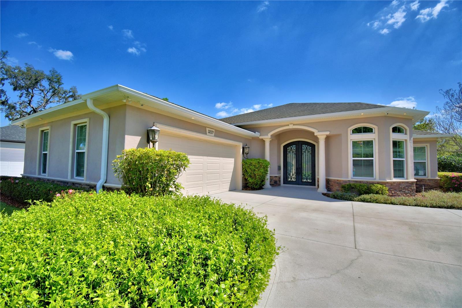 3227 S Crystal Lake Dr Property Photo