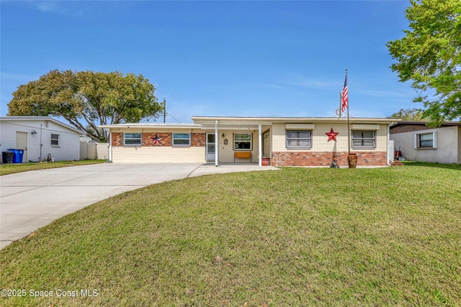 660 Key Largo Dr S Property Photo