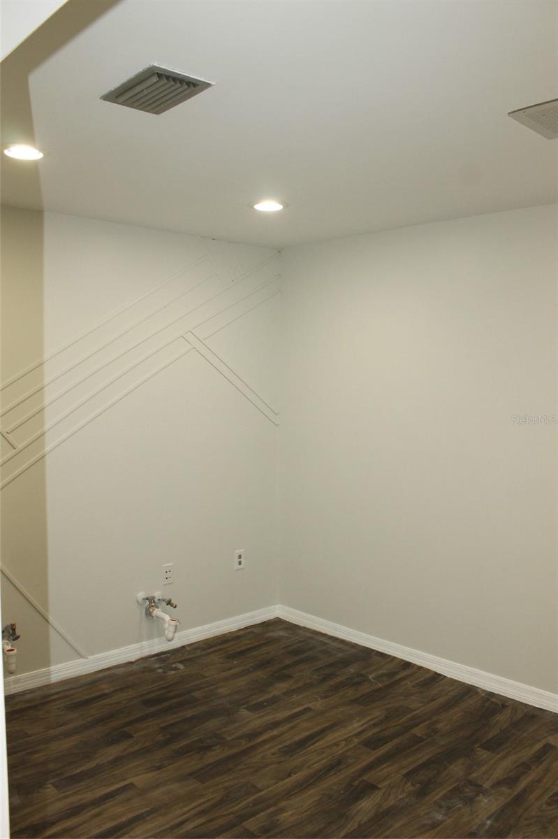 421 Montgomery Rd #125 Property Photo 9