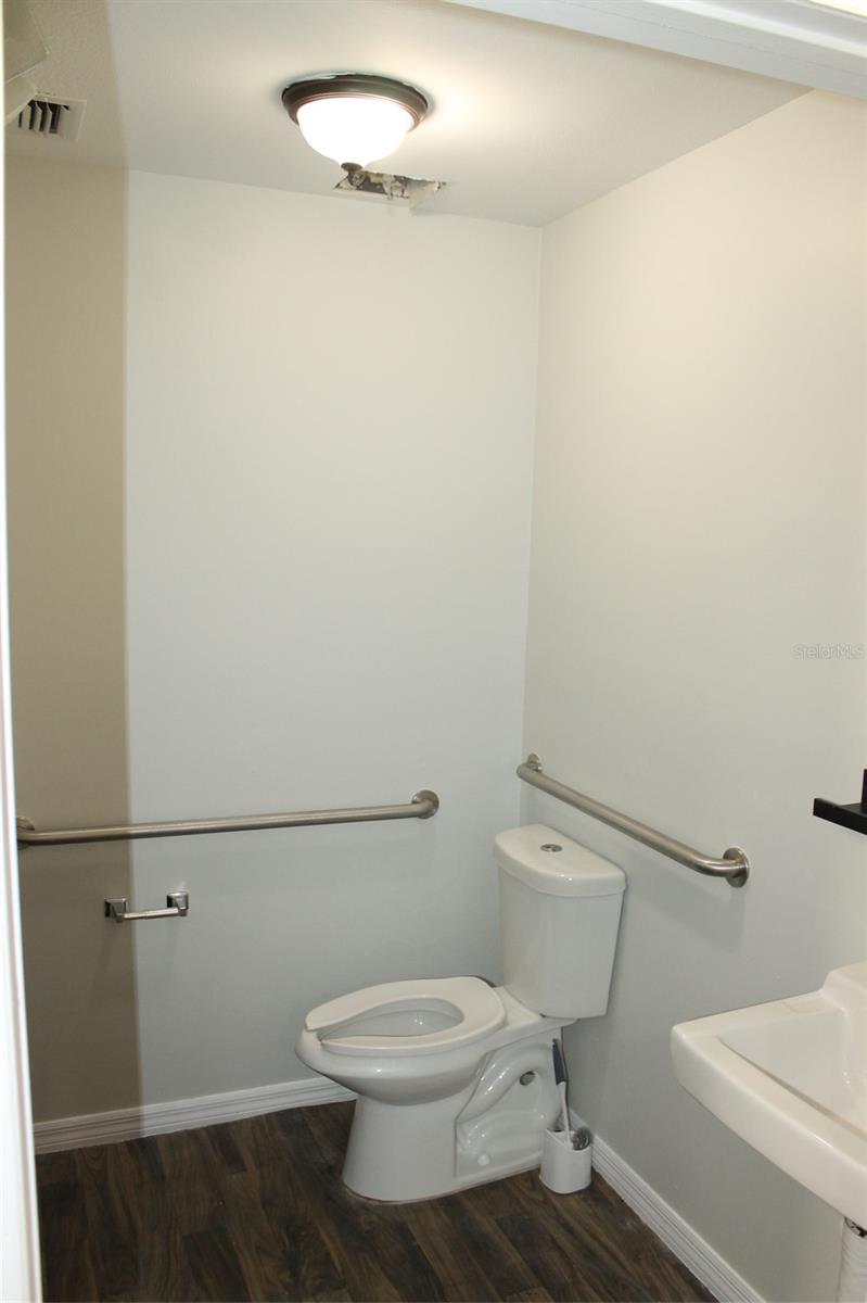 421 Montgomery Rd #125 Property Photo 18