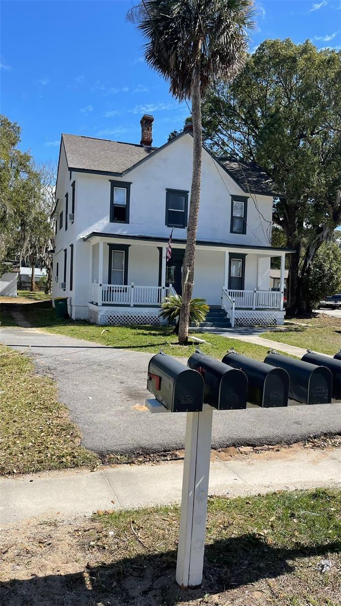 205 S Grove St Property Photo