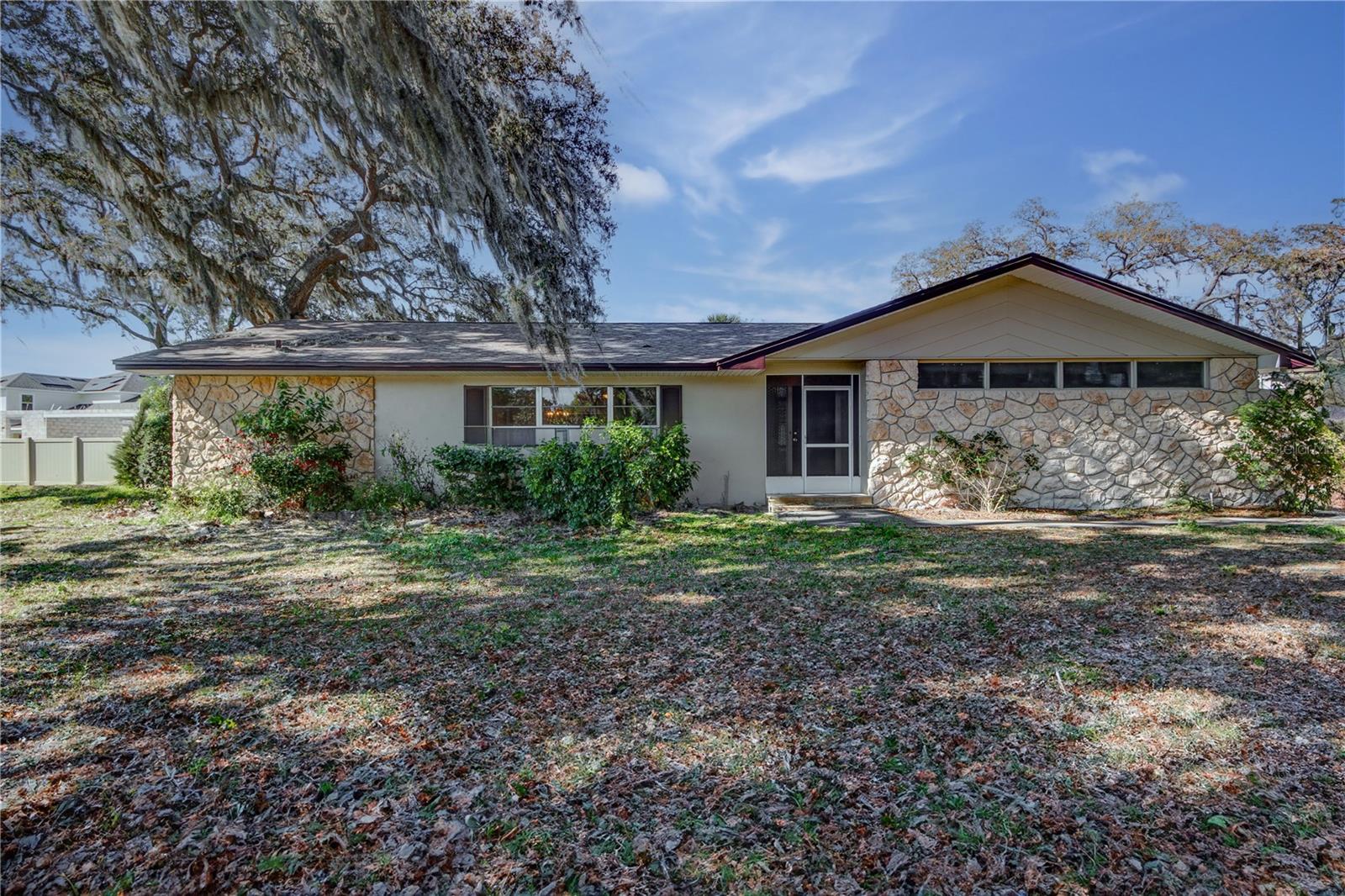 120 Lake Dr Property Photo