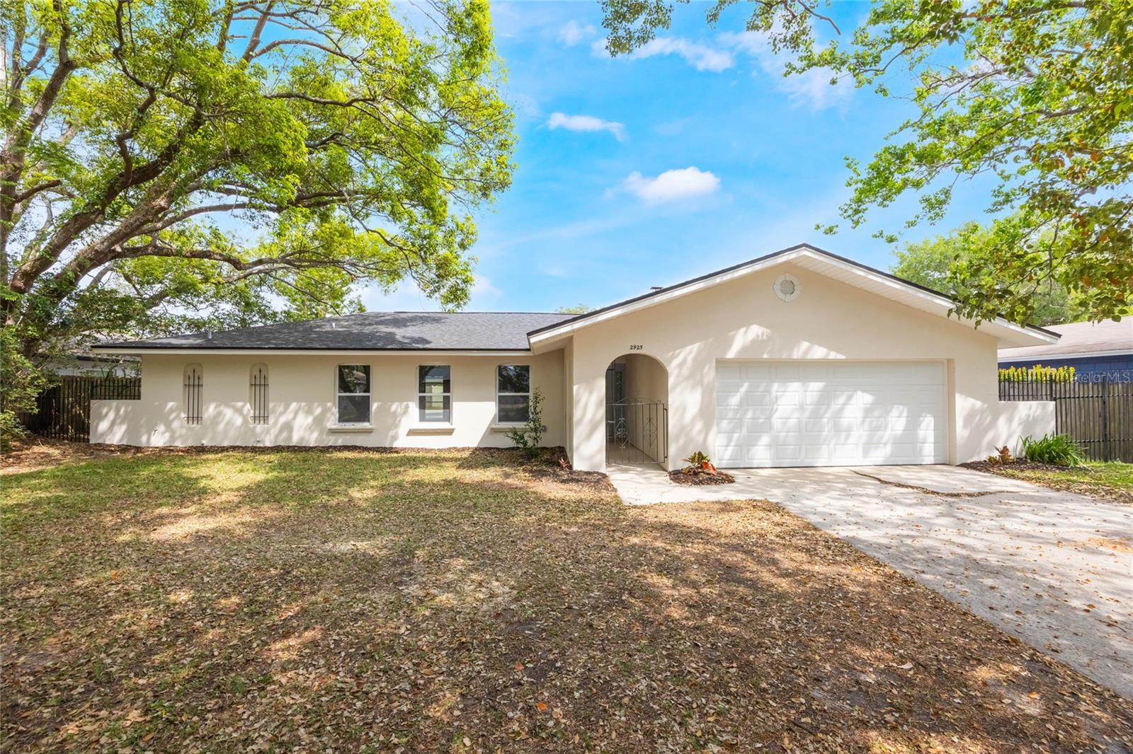 2925 Banchory Rd Property Photo