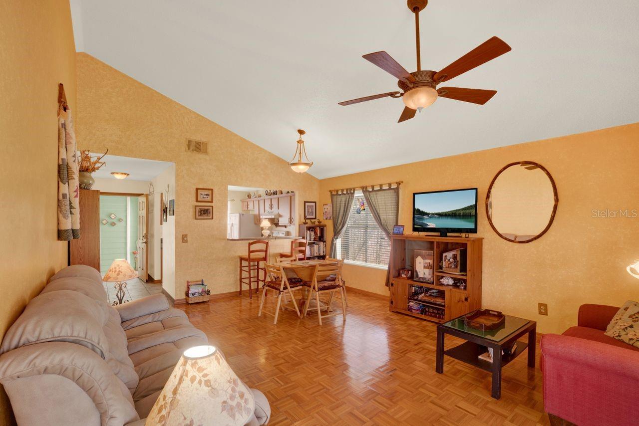 182 Edgewater Cir Property Photo 3