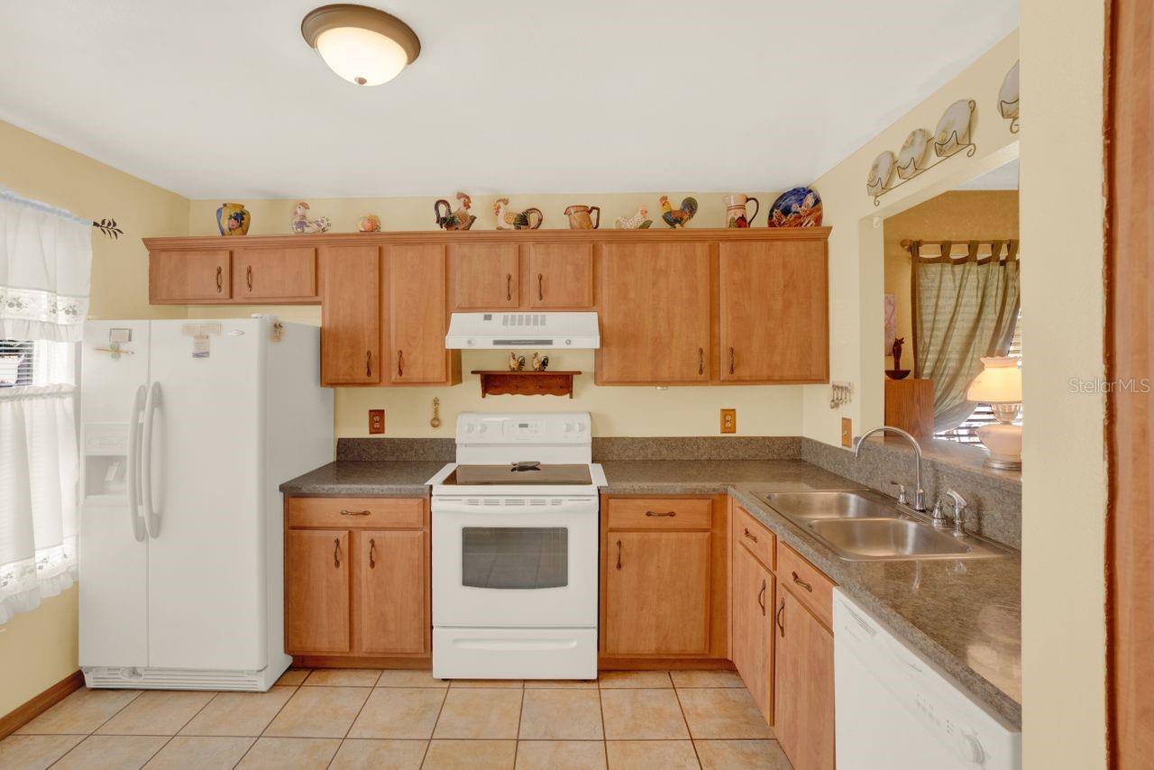 182 Edgewater Cir Property Photo 6