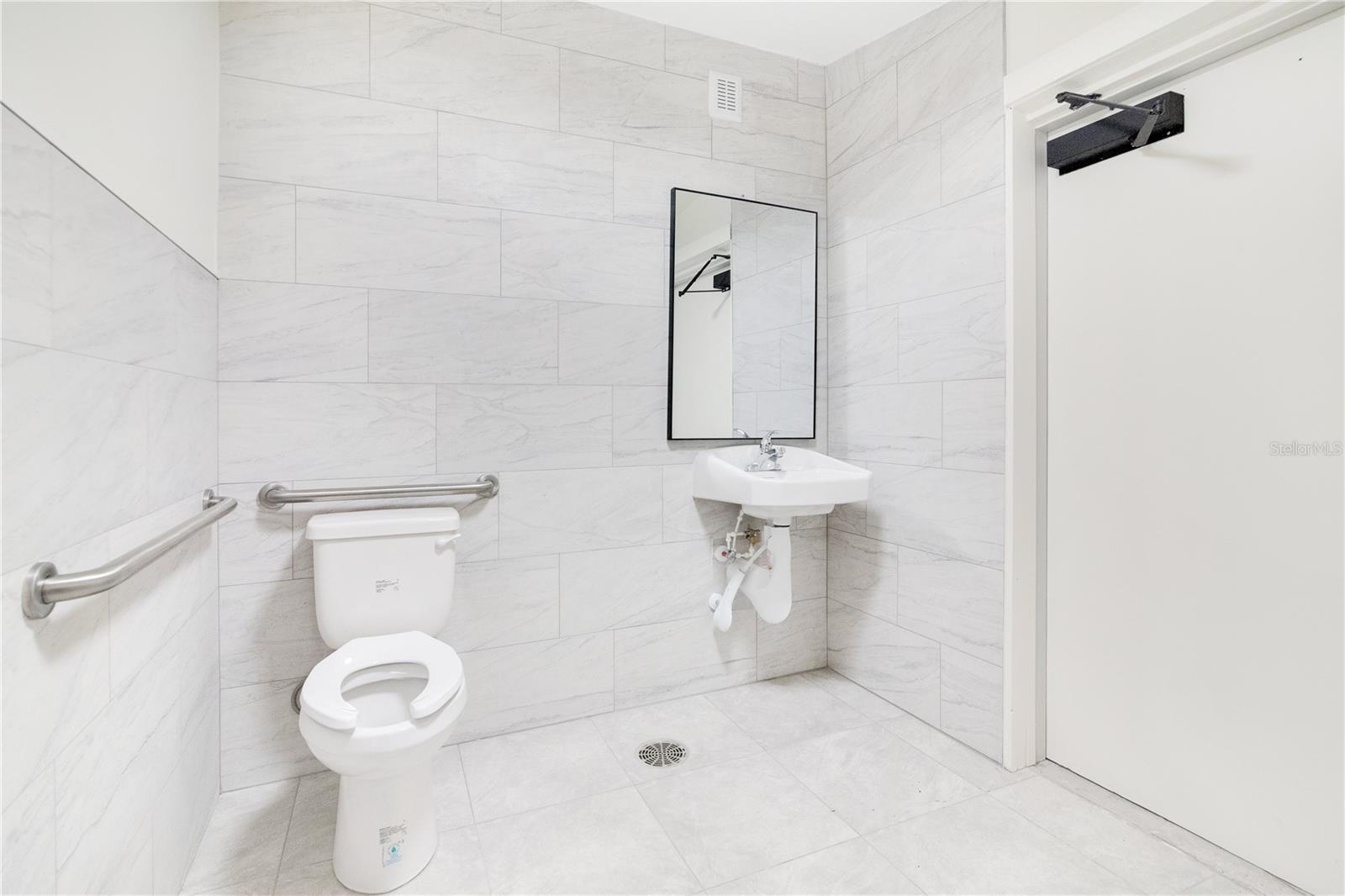 4749 Hargrave St Property Photo 20