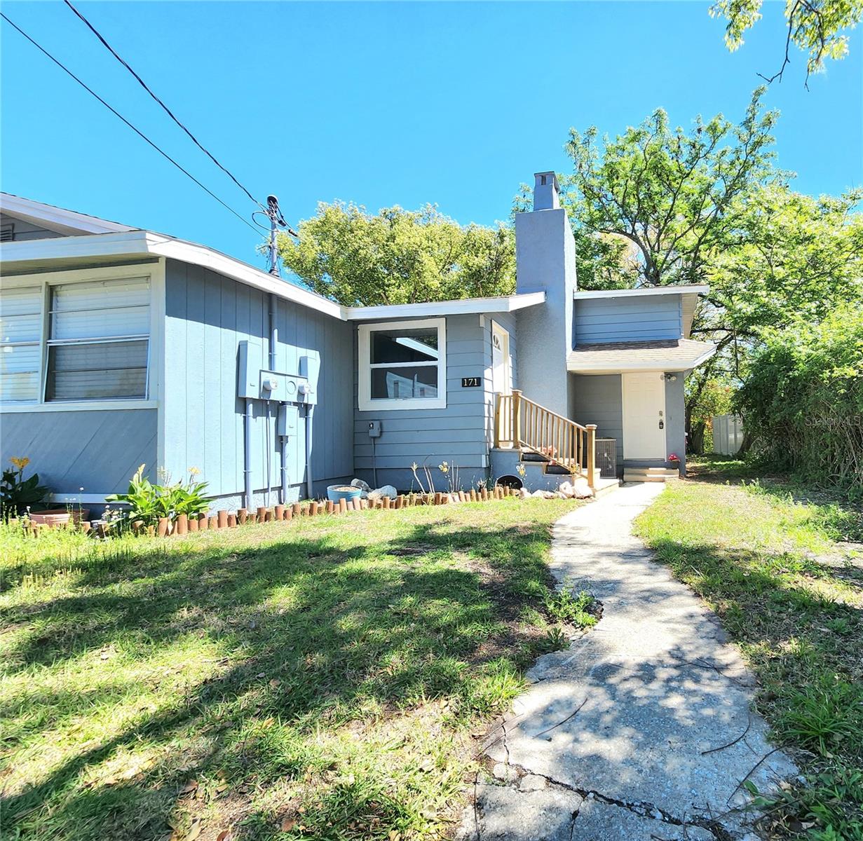 171 N Oak St Property Photo