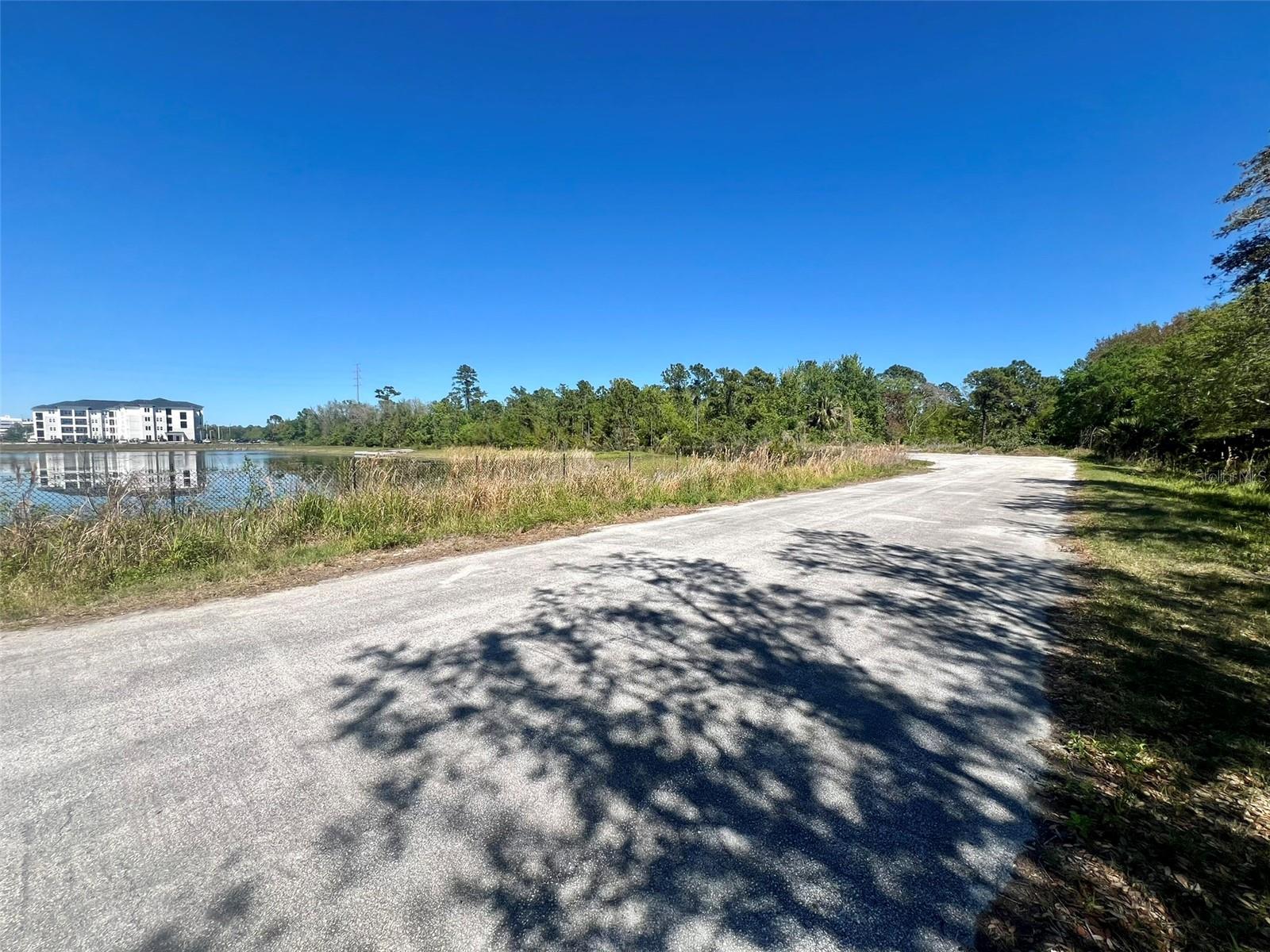 12528 E Colonial Dr Property Photo 5