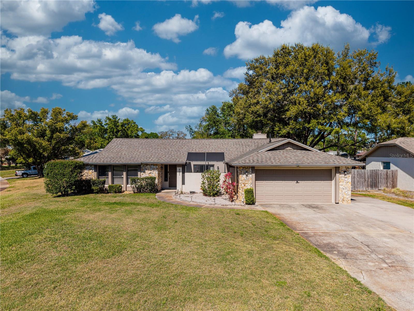 9501 Holbrook Dr Property Photo