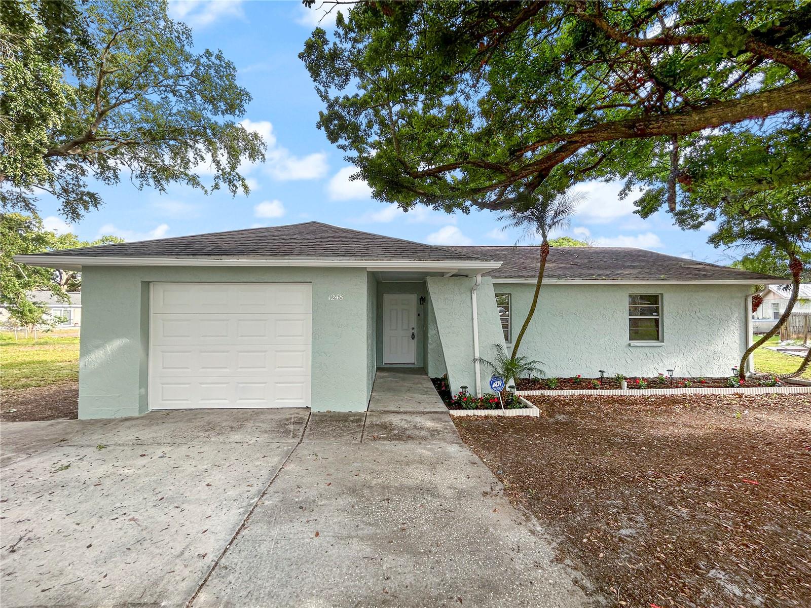 1248 Honeytree Ln W Property Photo 1
