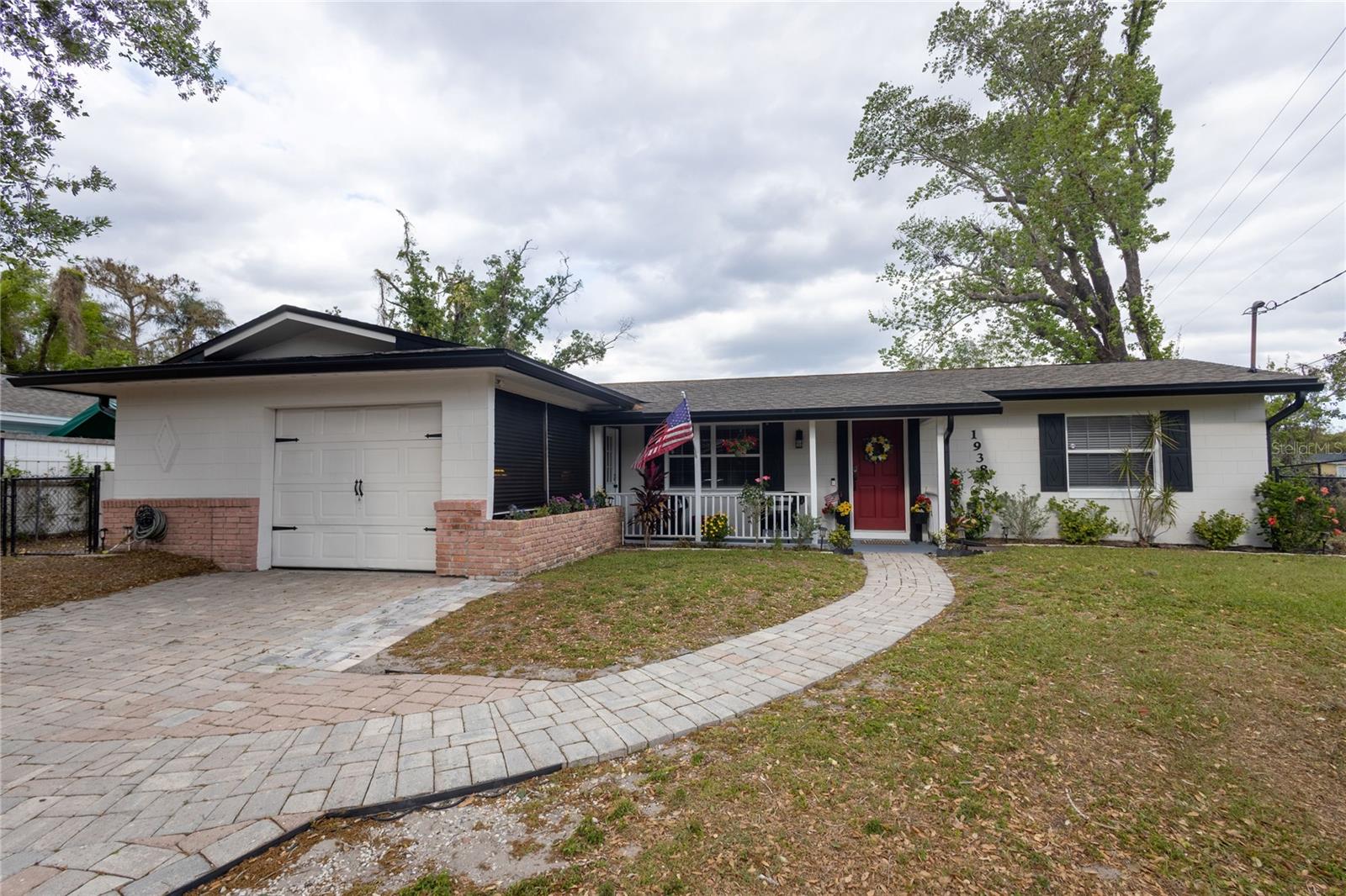 1938 Eastbrook Blvd Property Photo