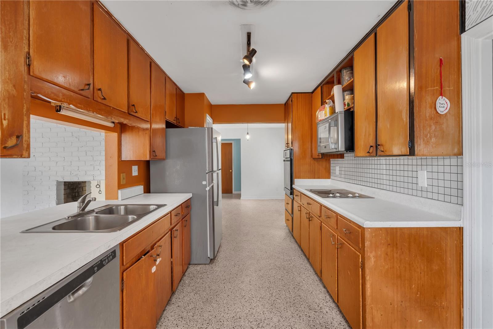 2829 Aloma Ave Property Photo 10