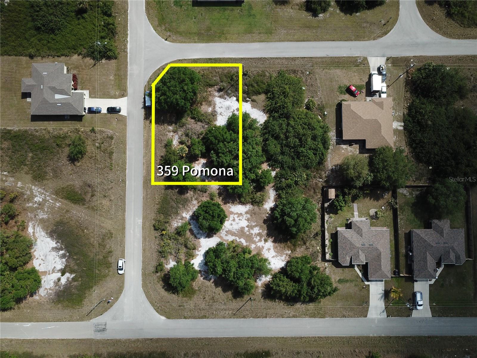 359 Pomona St Property Photo 3