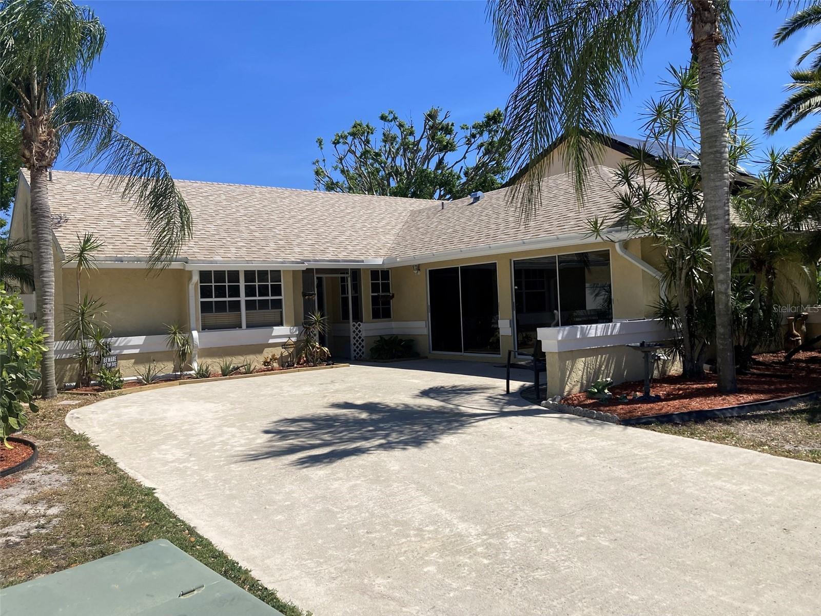 1818 Edgewater Dr Property Photo