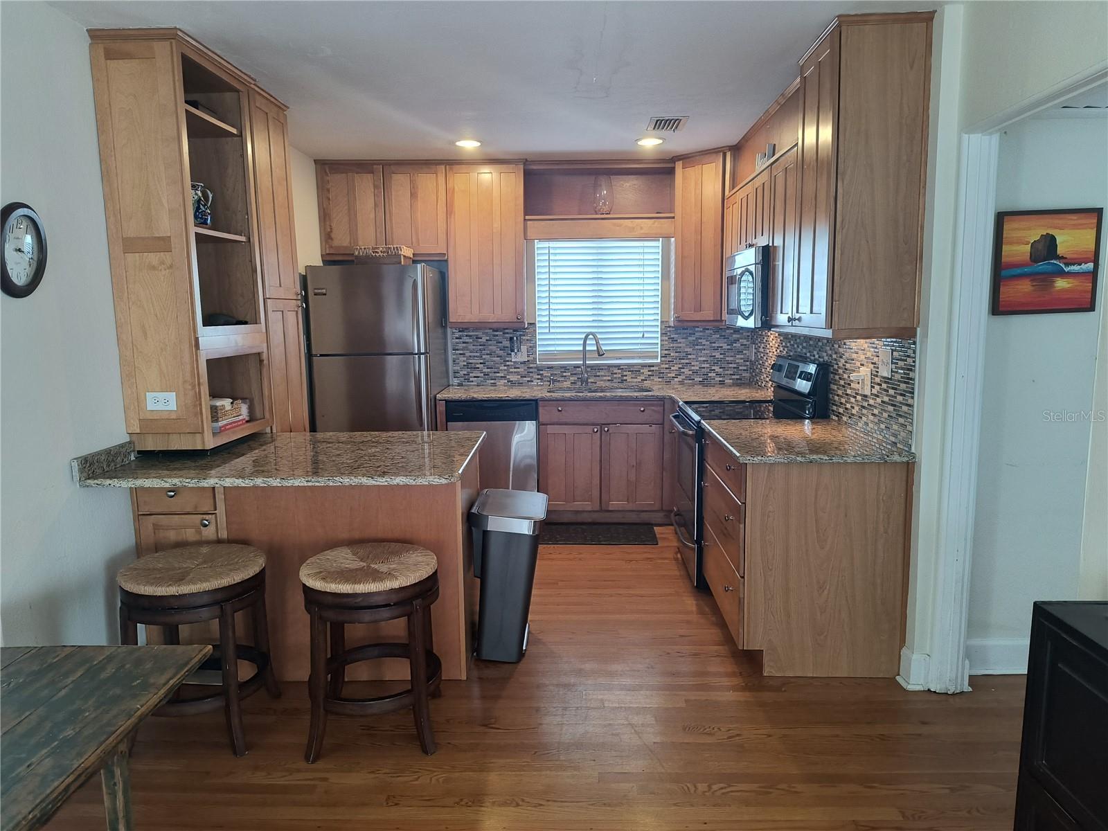 1564 Cavendish Rd Property Photo 6