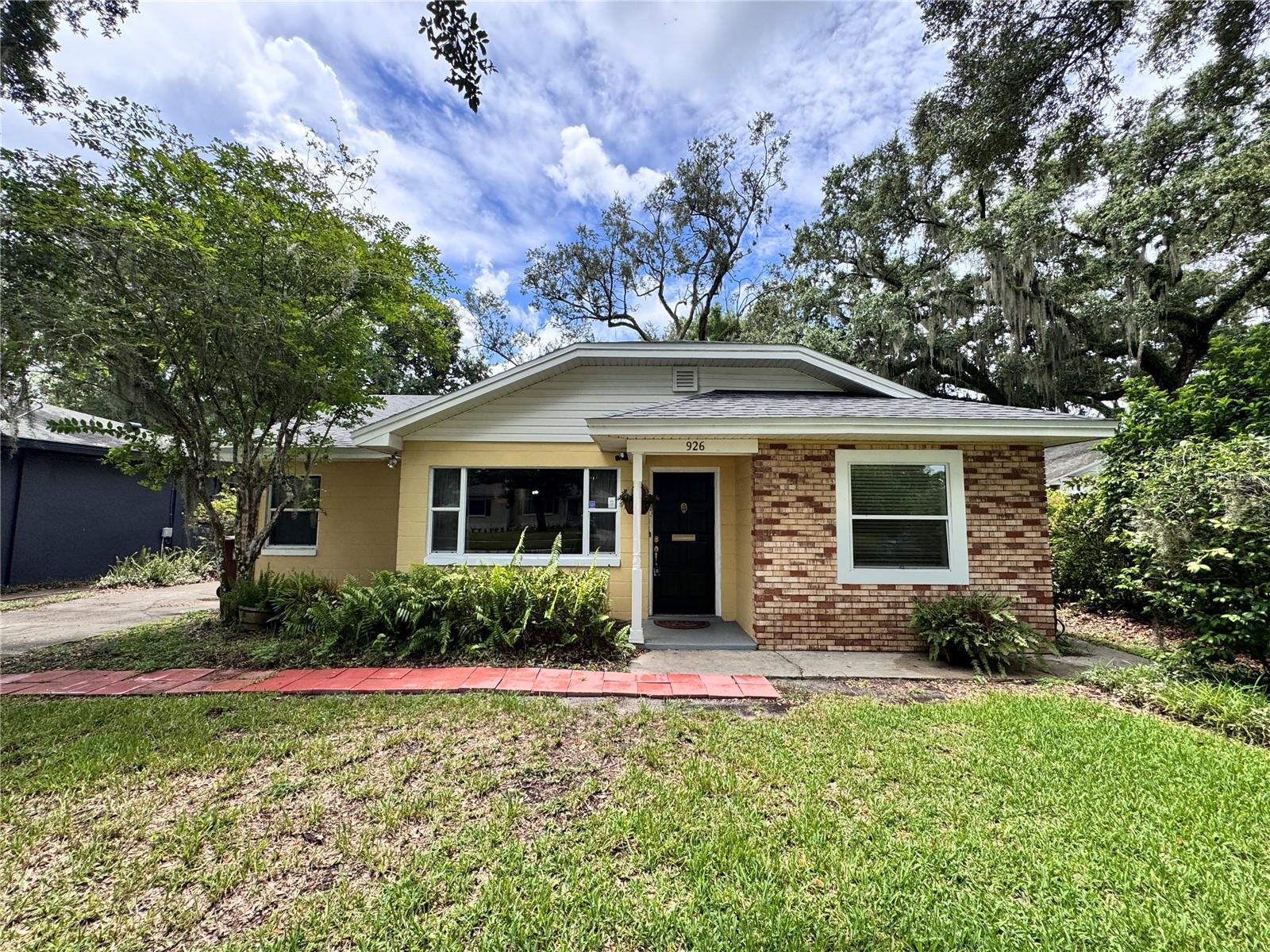 926 Mayfair Cir Property Photo 1