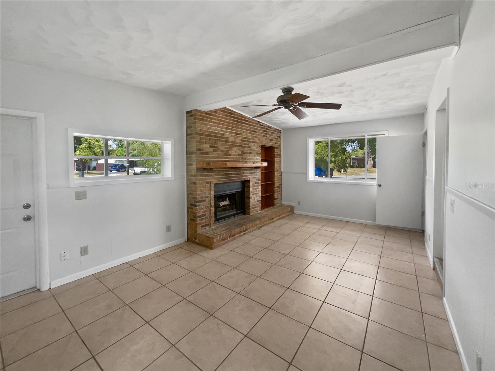 117 N Sunland Dr Property Photo 3