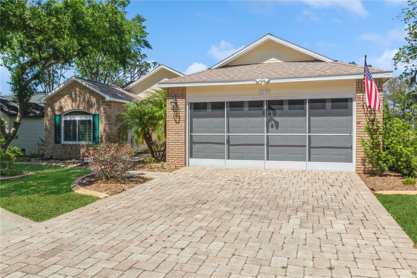 2137 Sherwood Forest Dr Property Photo 1