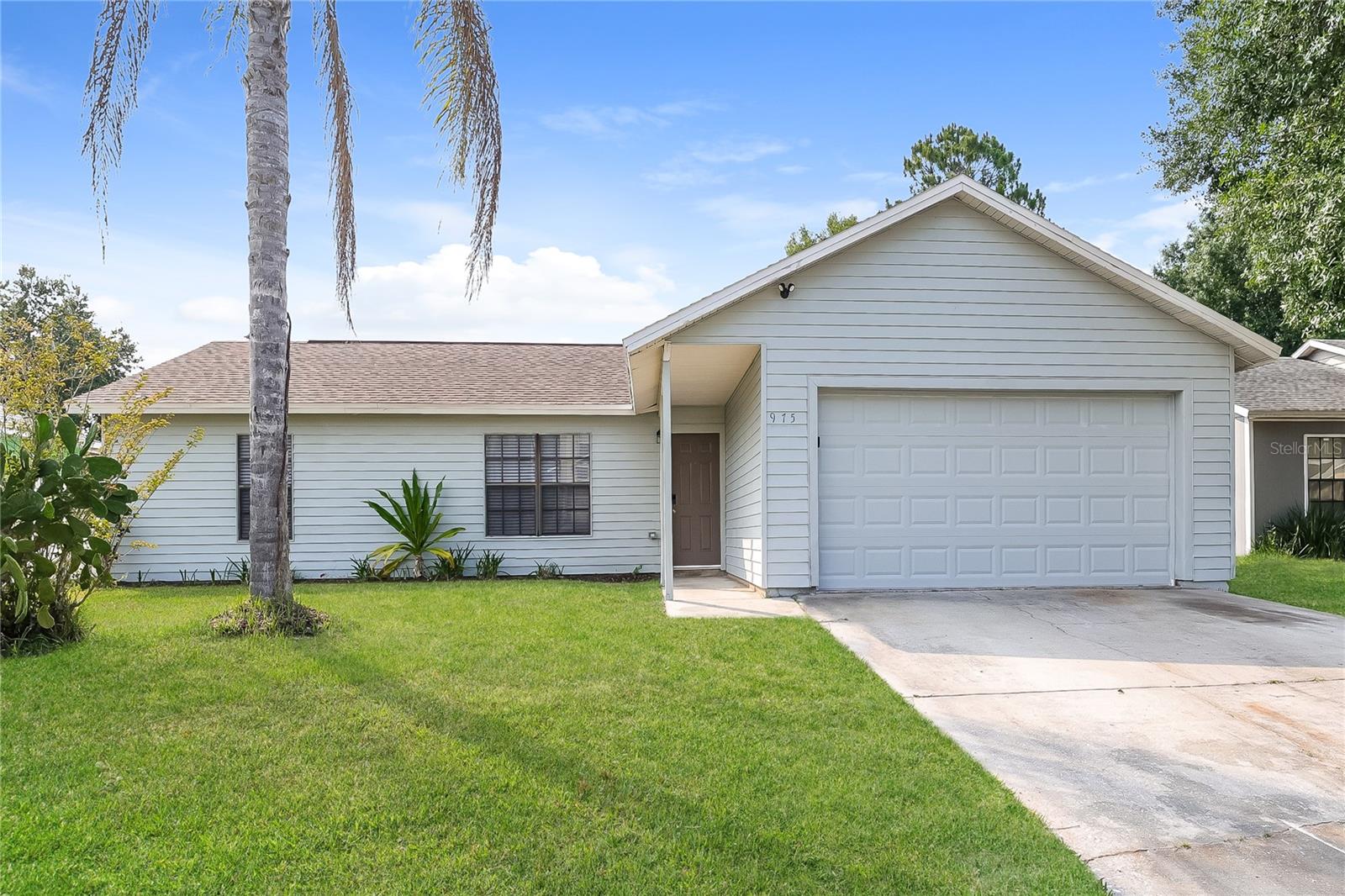 975 Derbyshire Dr Property Photo