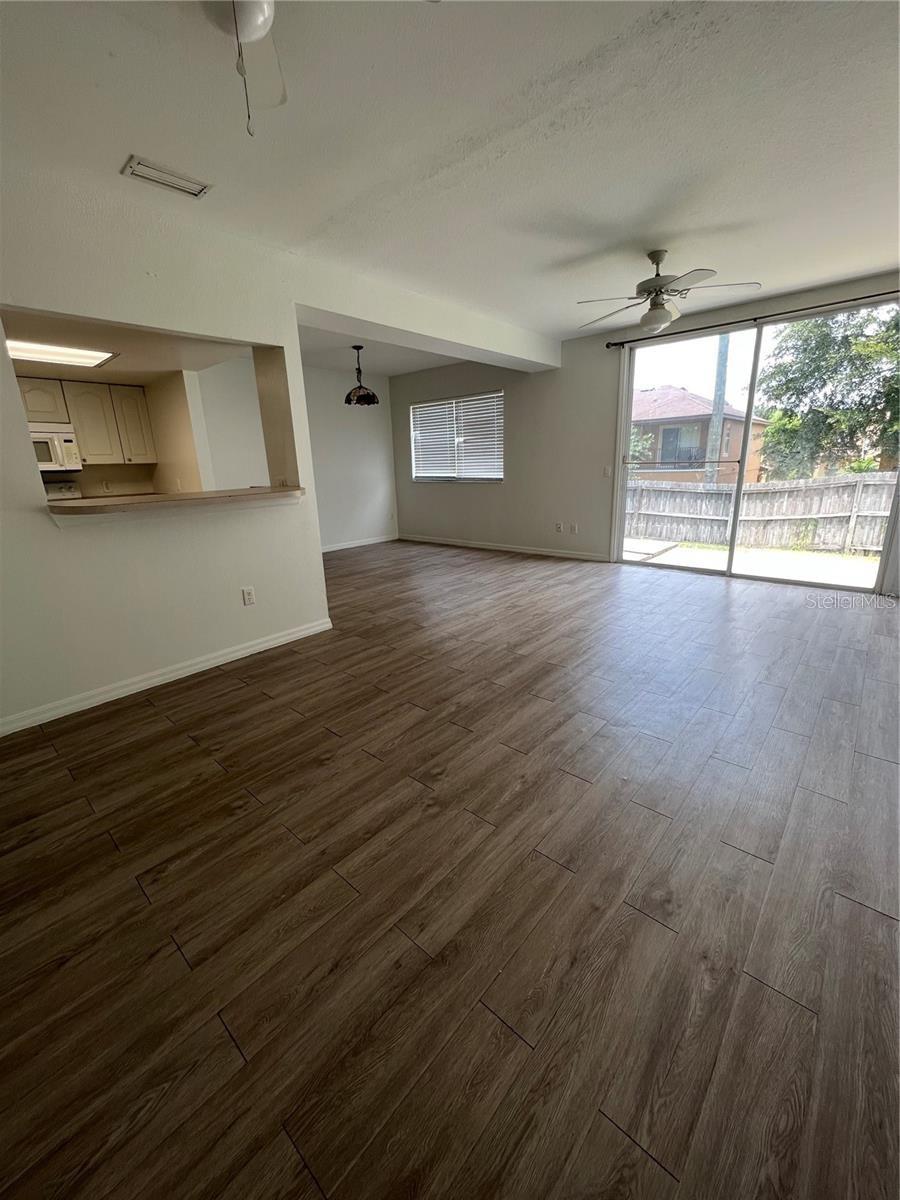 711 Caribbean Dr #main Unit Property Photo 3