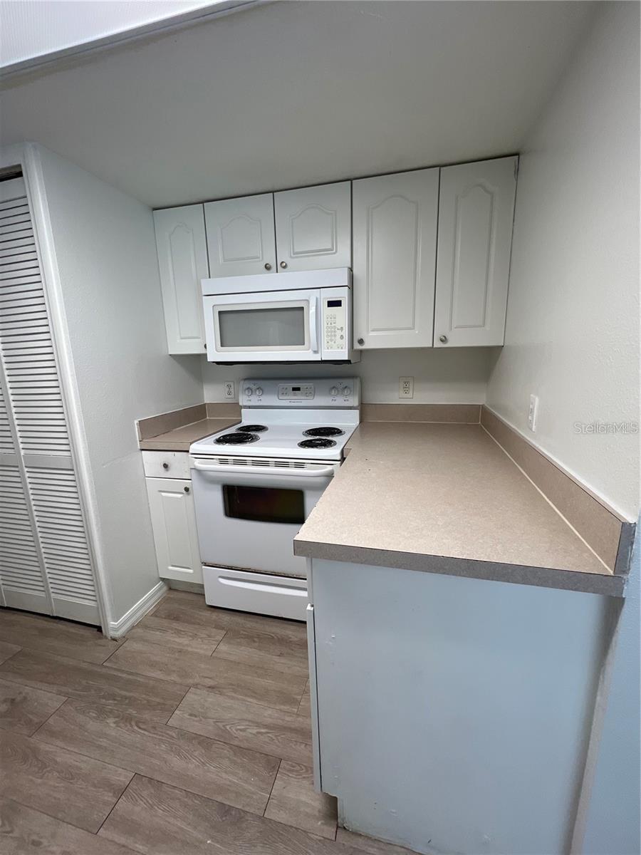 711 Caribbean Dr #main Unit Property Photo 5
