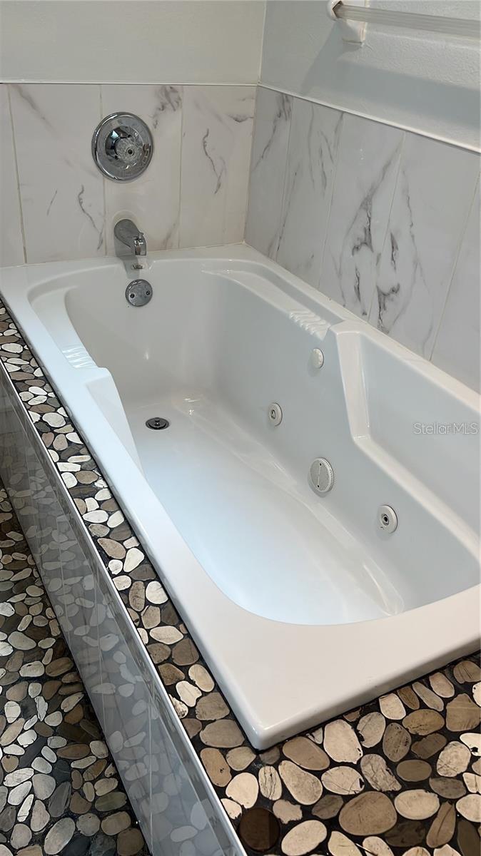 711 Caribbean Dr #main Unit Property Photo 10