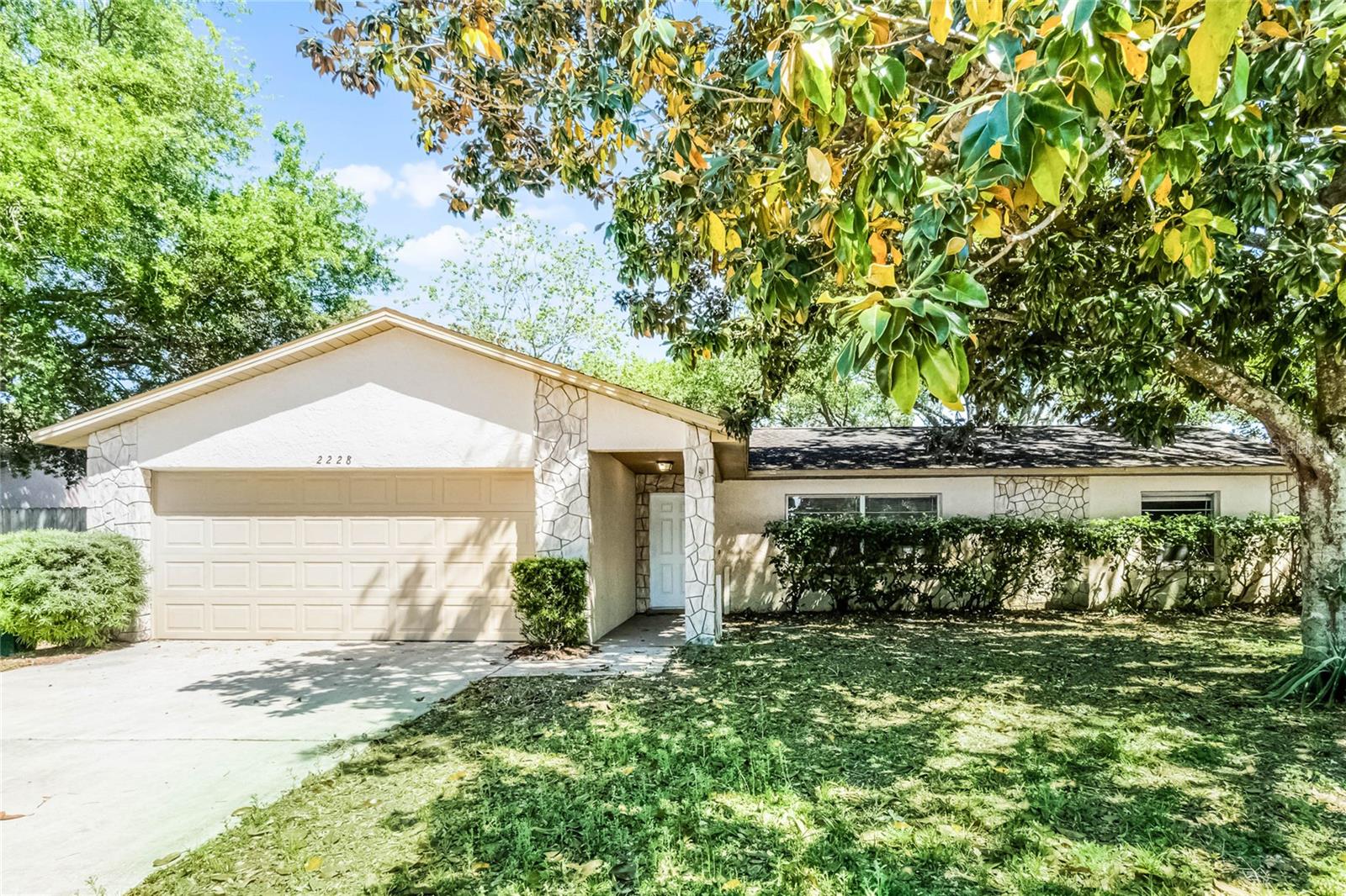 2228 Westminster Dr Property Photo