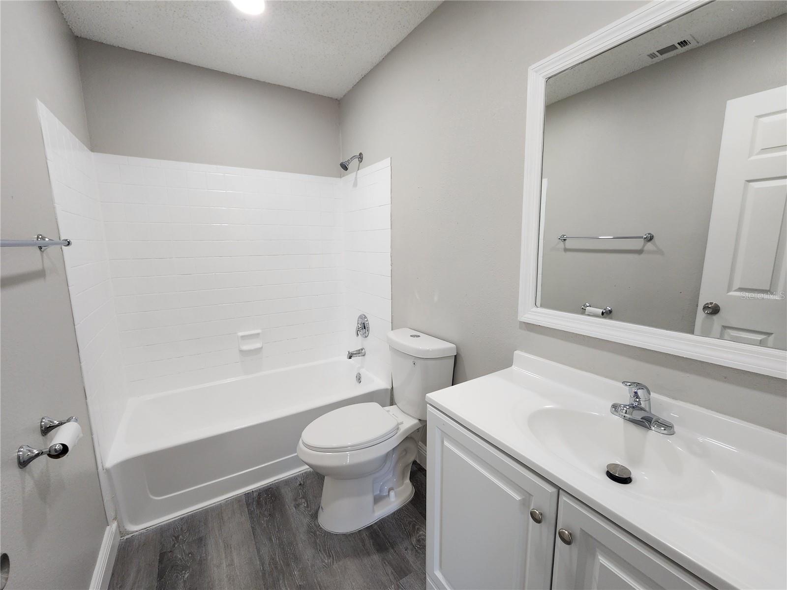 200 Afton Sq #108 Property Photo 17