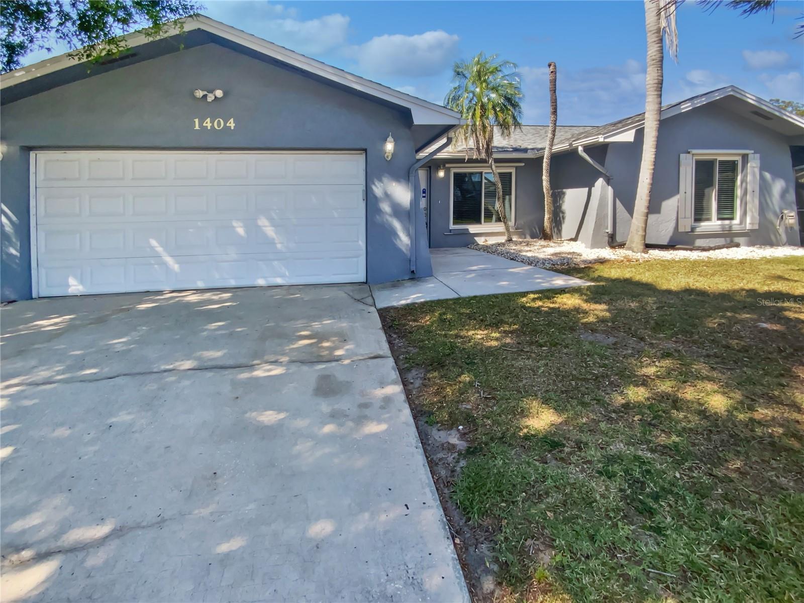 1404 Rosewood Ave Property Photo 1